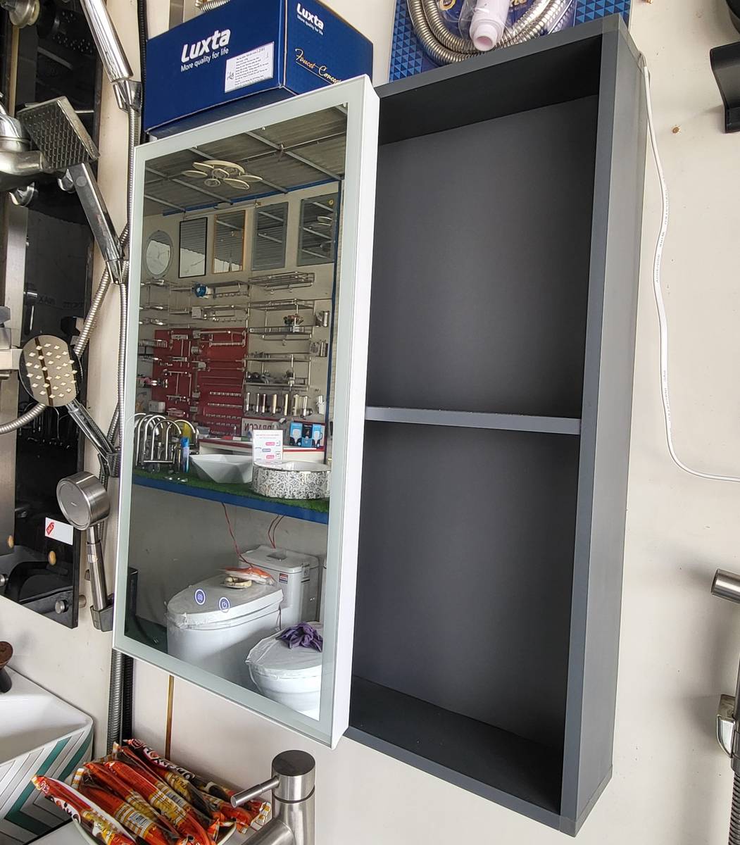 tu-guong-co-den-led-cam-ung-gia-re