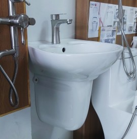 lavabo-treo-tuong-co-chan-treo-gia-re-binh-dan